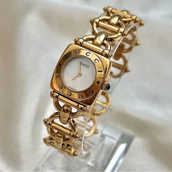 AUTHENTIC VINTAGE GUCCI MOTHER-OF-PEARL GOLD HORSEBIT WATCH - Picture 4 of 8